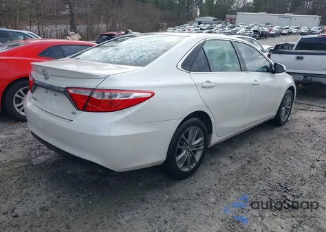 2015 Toyota Camry Se z USA, uszkodzony, nr VIN 4T1BF1FK3FU020309